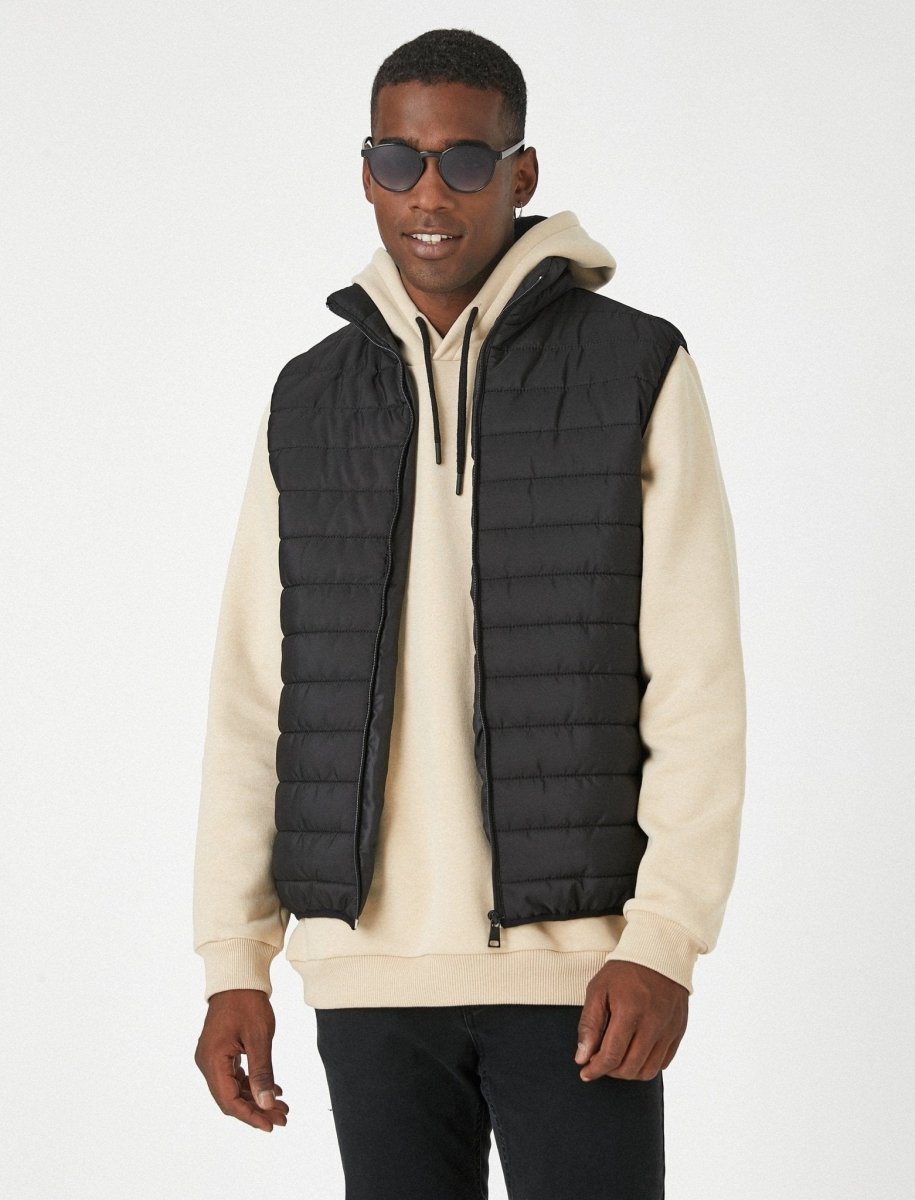 https://www.usolo.com/cdn/shop/products/quilted-puffer-vest-in-black-koton-usolo-outfitters-419414_915x1200.jpg?v=1673378794